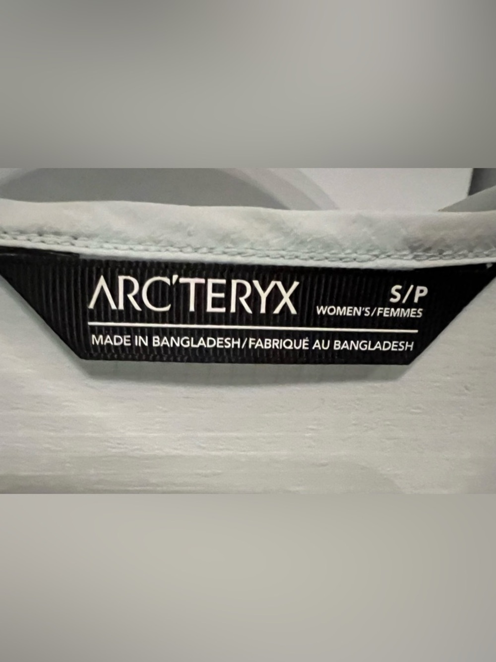 Arc'teryx Women's Squamish Hoody  in pale mint green with Magenta Pocket - Picture 5 of 6